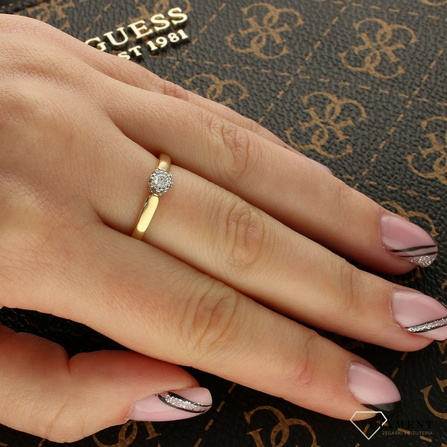 Złoty pierścionek DIAMENT 585 'Klasyka zaręczynowa' KR 68302.jpg